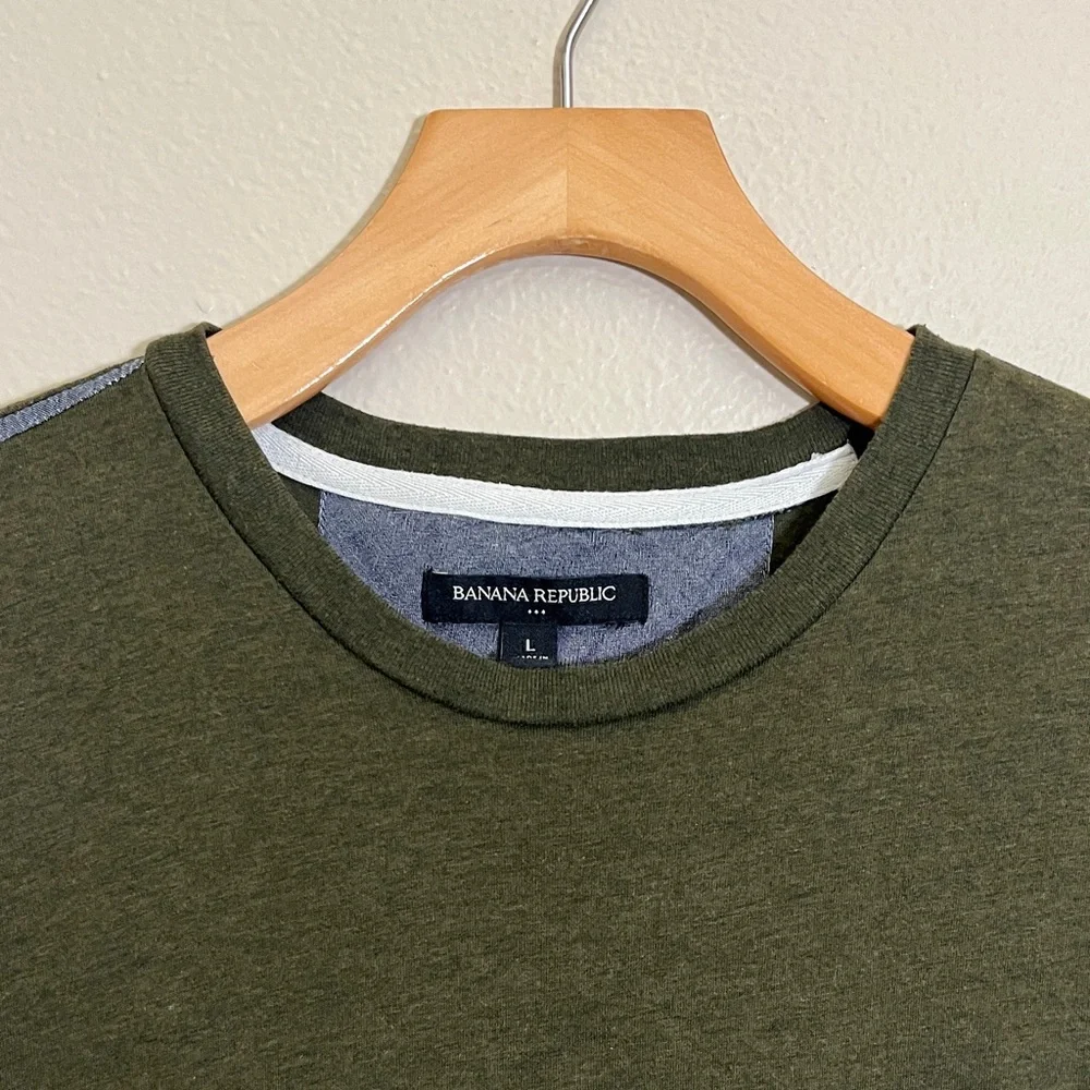 Banana Republic Dark Green Tee with Patterned Pocket